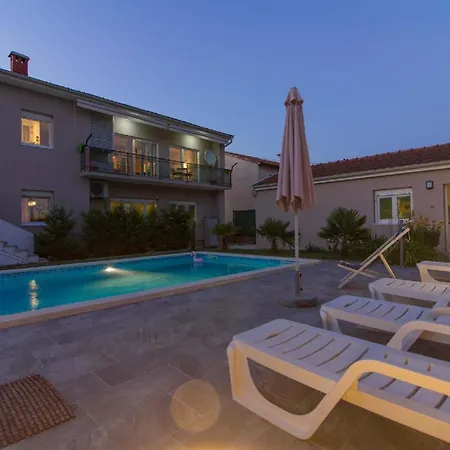 Apartment Ferienwohnung Fuer 4 Personen Ca 90 Qm In Pula, Istrien Istrische Riviera
