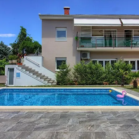Apartment Ferienwohnung Fuer 4 Personen Ca 90 Qm In Pula, Istrien Istrische Riviera *