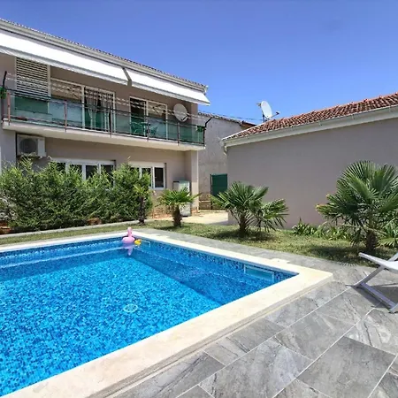 Apartment Ferienwohnung Fuer 4 Personen Ca 90 Qm In Pula, Istrien Istrische Riviera *